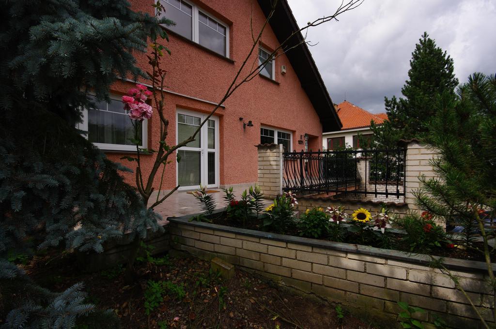 Cozy Gardens Apartments In Praga Exterior foto